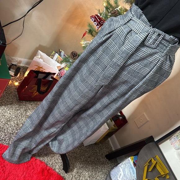 Nice One Piece Pants Outfit w/Detachable Belt - Picture 4 of 6